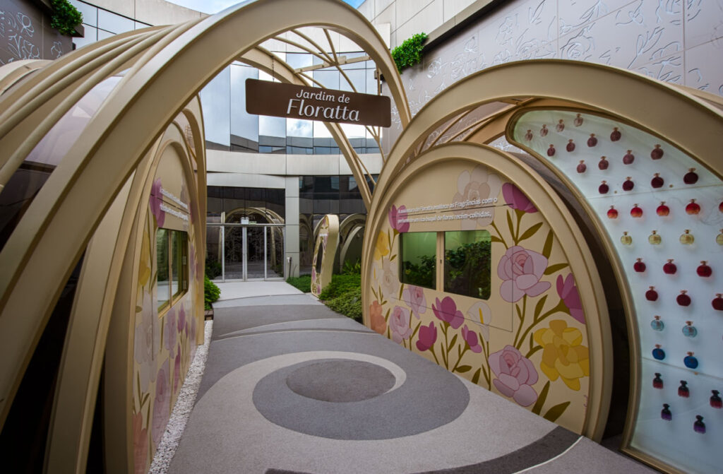 Jardim Floratta – como a A9 Arquitetura transformou uma fragrância em uma experiência de marca