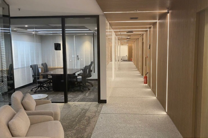 Escritório corporativo projetado pela A9 Arquitetura, ilustrando investimento em espaço como decisão estratégica de board